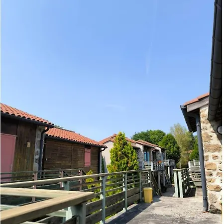 2 En Auvergne, Avec Jardin, Ou Avec Terrasse Chalet *